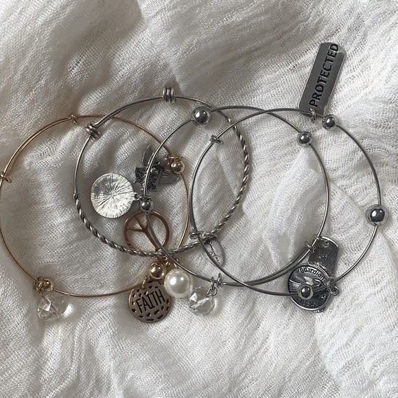 🇺🇸 4 bracelets with charms - Picture 1 of 4